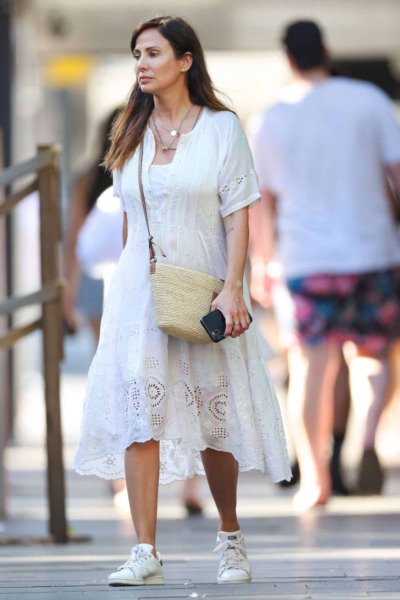 Natalie Imbruglia was a Lovely Sight in White as she Strolled in Sydney