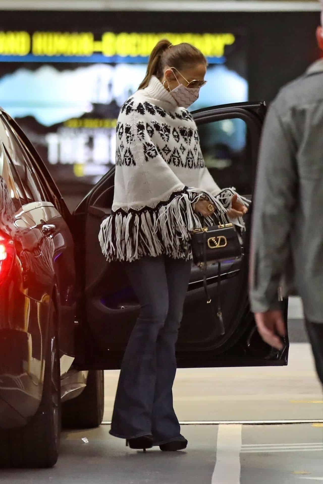 Jennifer Lopez Steps Out with her Partner Ben Affleck Shopping in LA