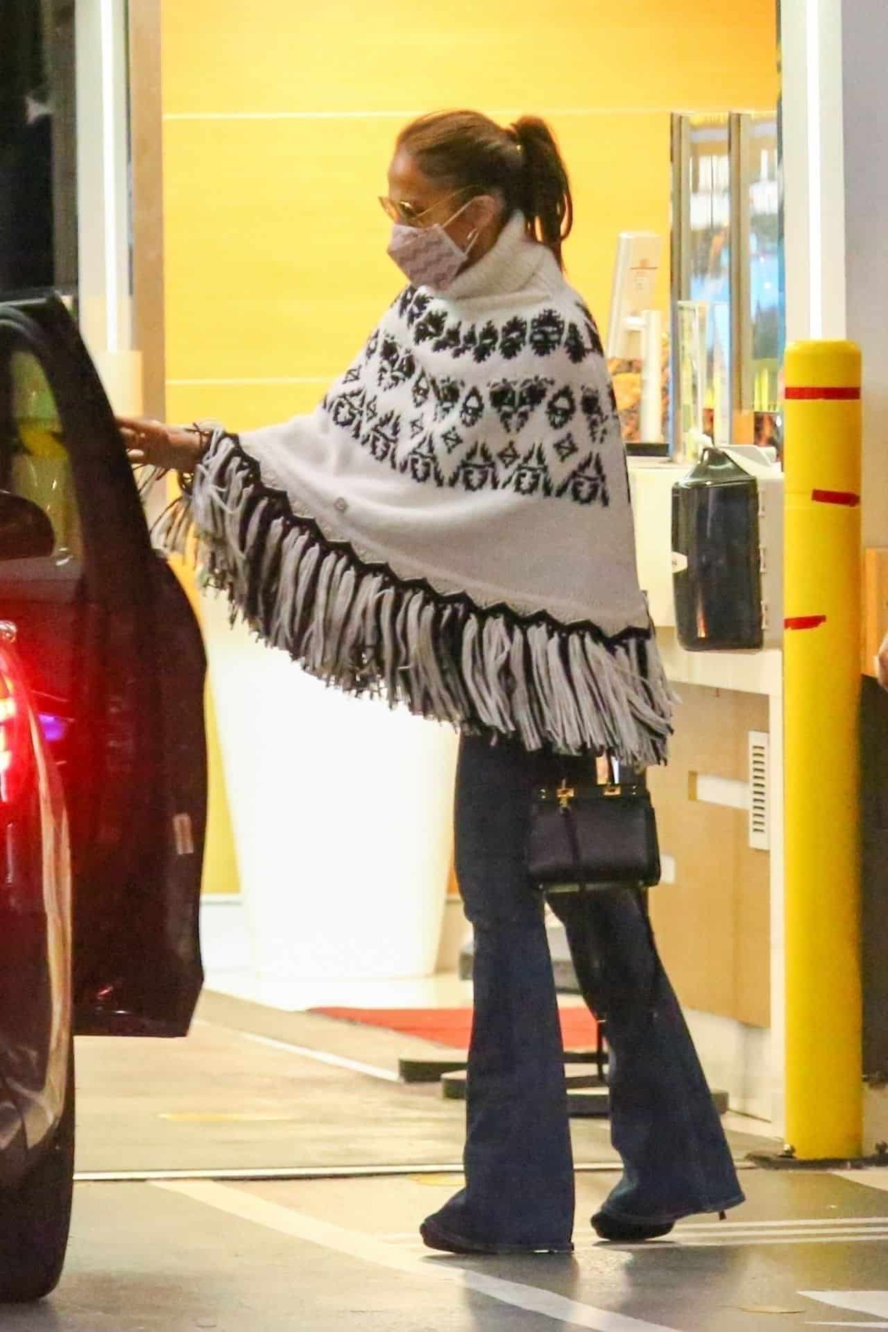 Jennifer Lopez Steps Out with her Partner Ben Affleck Shopping in LA