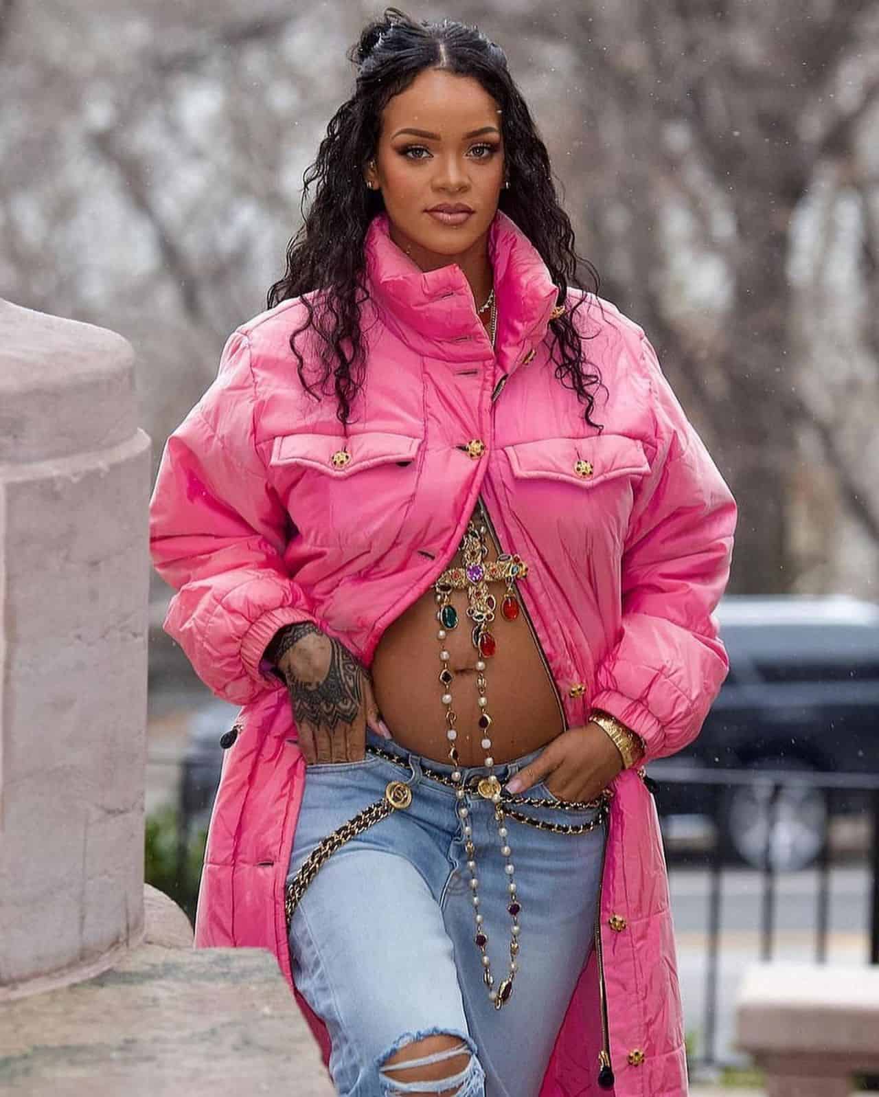 Rihanna is Going to be a Mom and Just Showed Off her Growing Belly