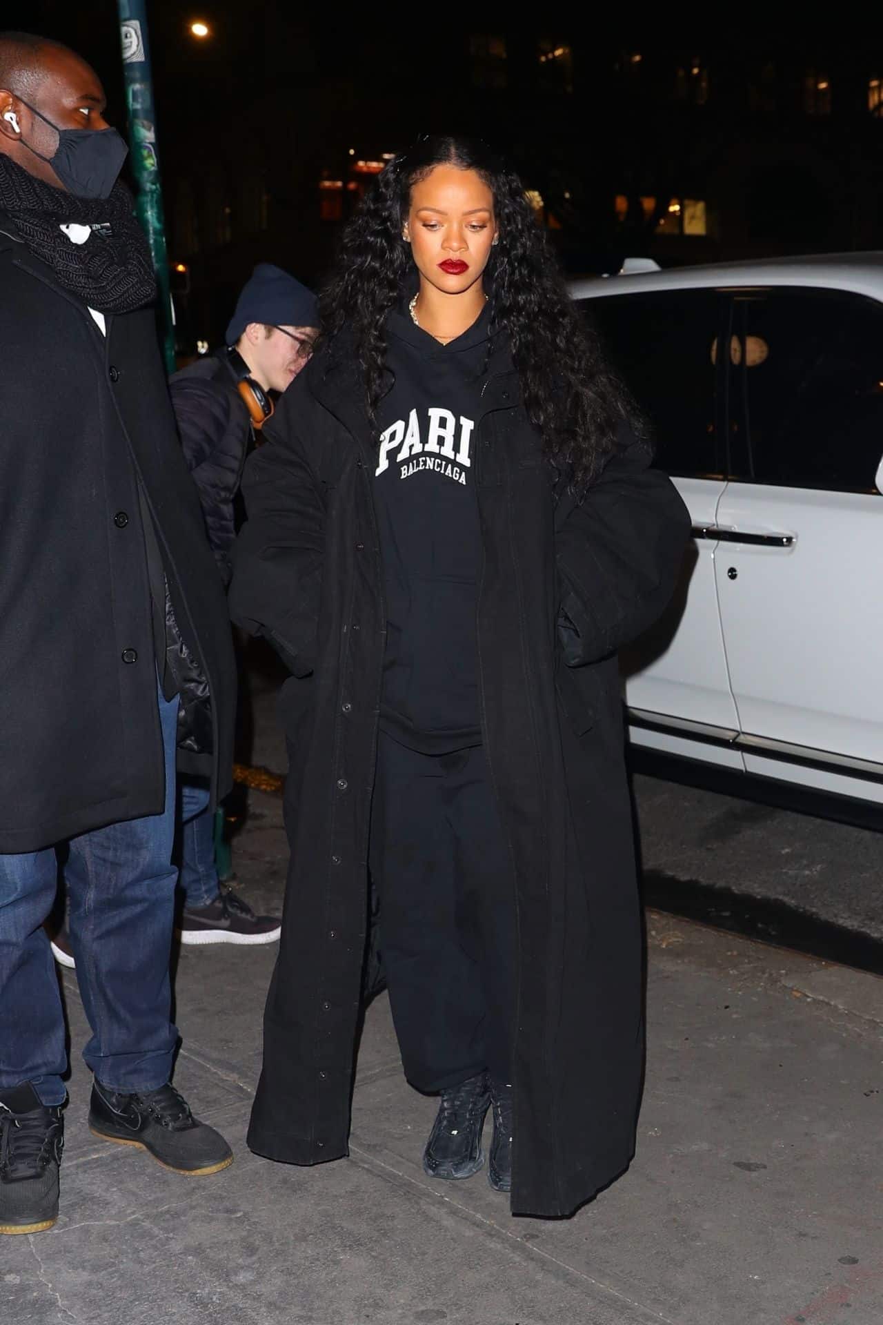 Rihanna Wore an All-black Outfit as She Shopped at the Bottega Veneta Store
