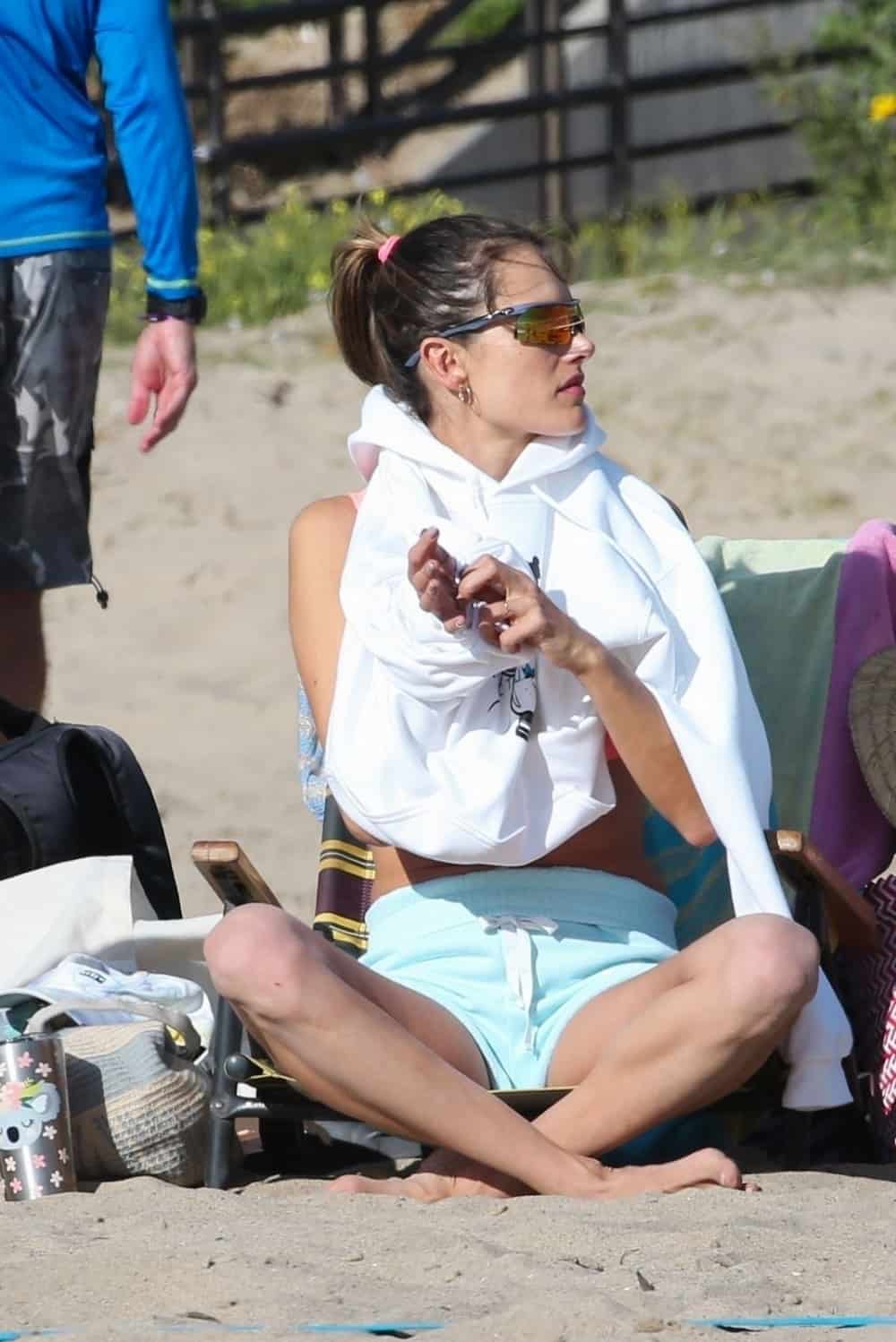 Alessandra Ambrosio Looked Gorgeous with a Group of Friends at the Beach