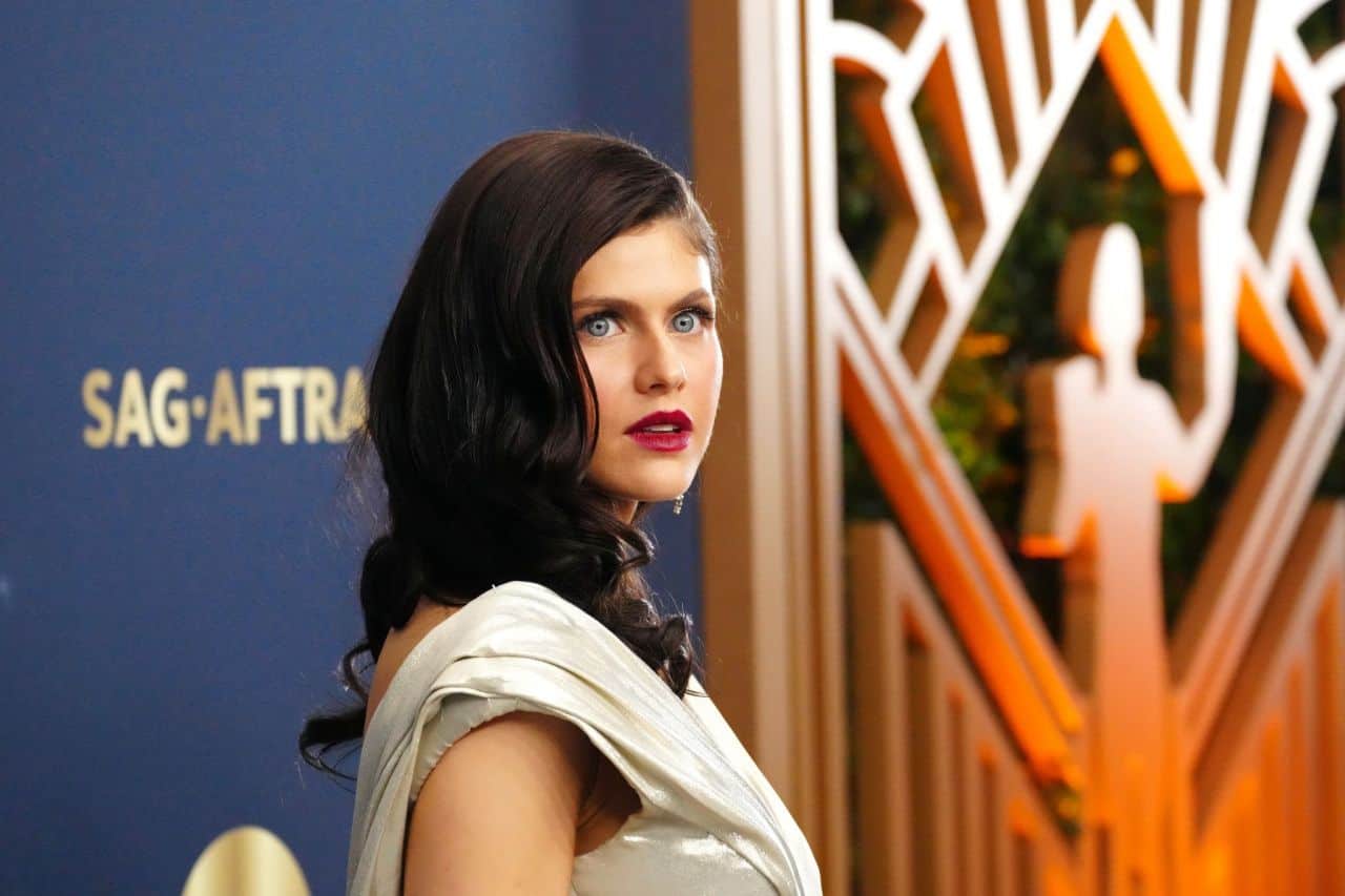 Alexandra Daddario Stuns in a Dress with a Plunging Neckline at SAG Awards