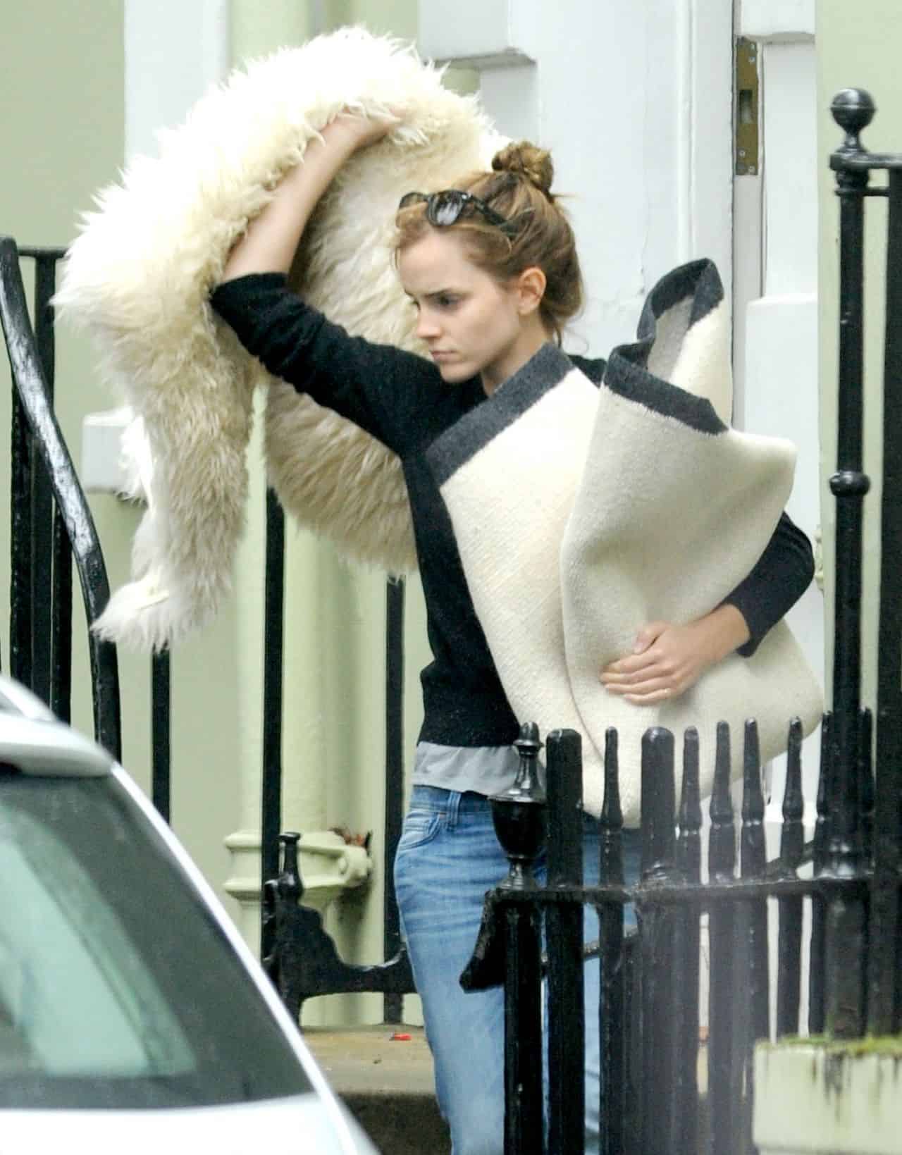 Emma Watson Exercises while Moving Some Remaining Stuff Into her New House