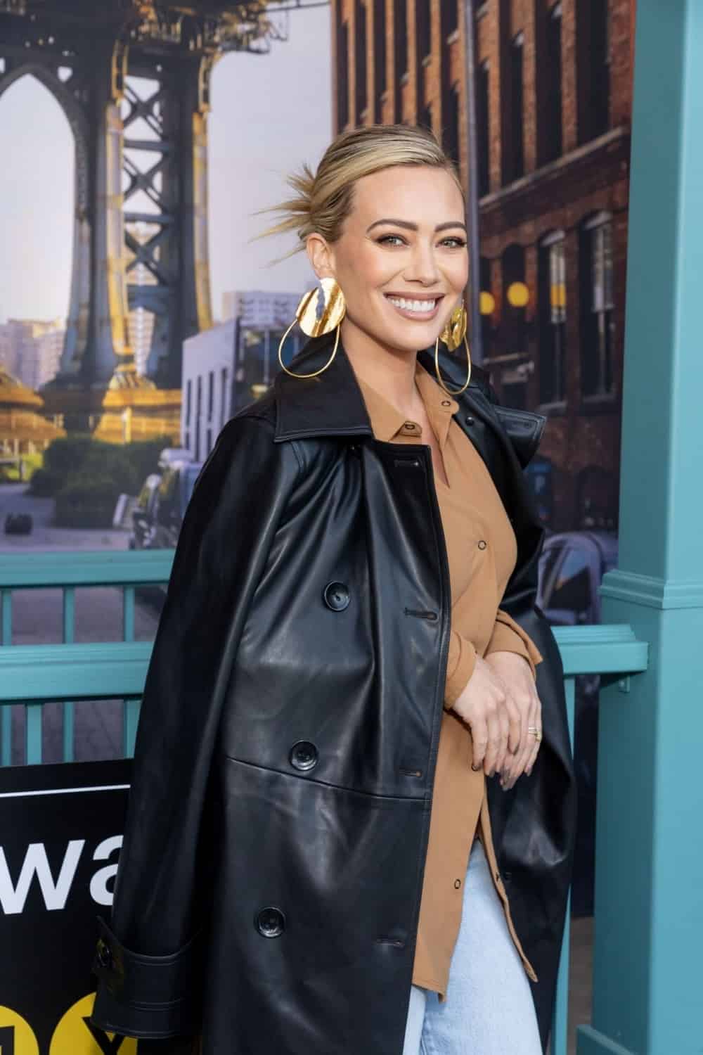 Hilary Duff Looked Mesmerizing at the “How I Met Your Father” Fans Event