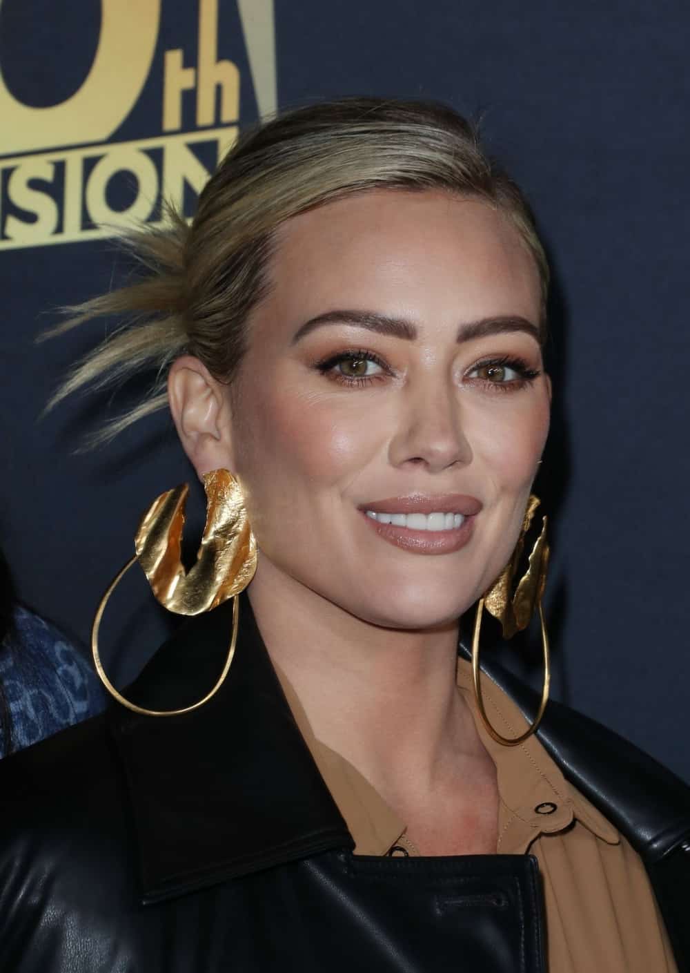 Hilary Duff Looked Mesmerizing at the "How I Met Your Father" Fans Event