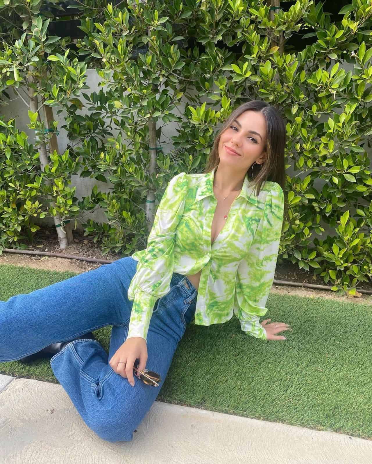 Victoria Justice Posing in the Seductive Outfit on St. Patrick's Day in LA