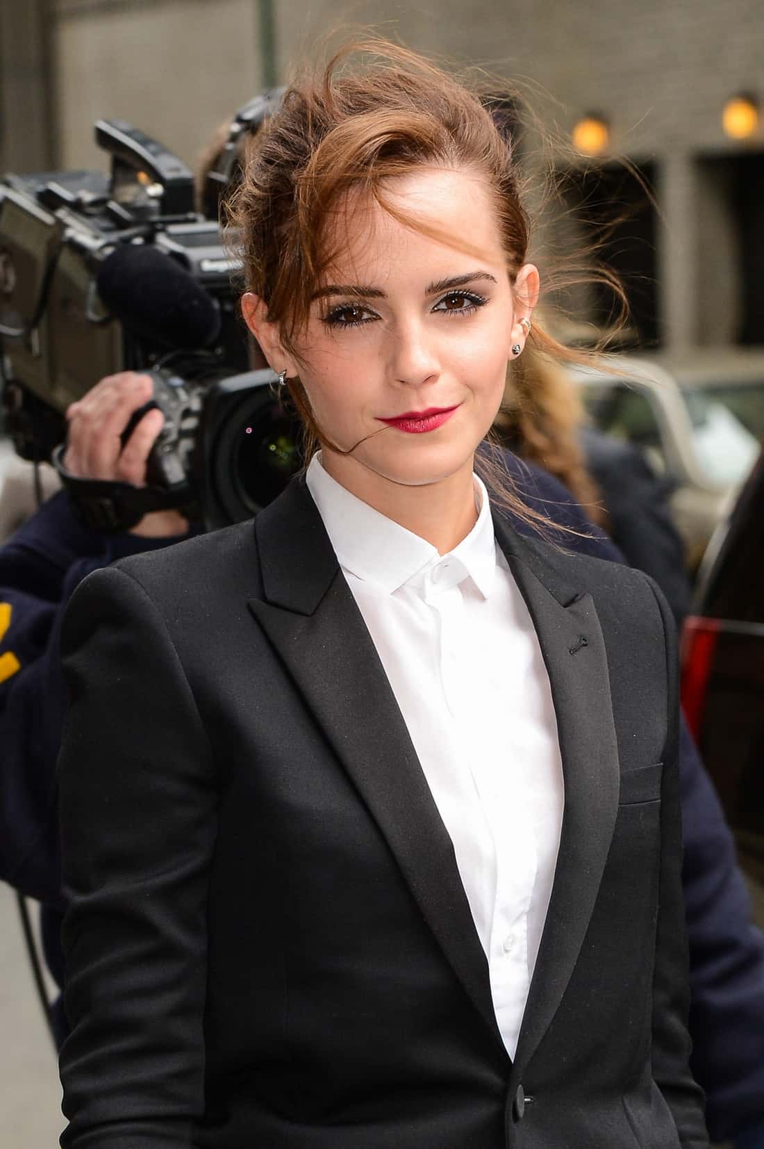 Emma Watson Looked Incredible Stylish as She Posed in Midtown Manhattan
