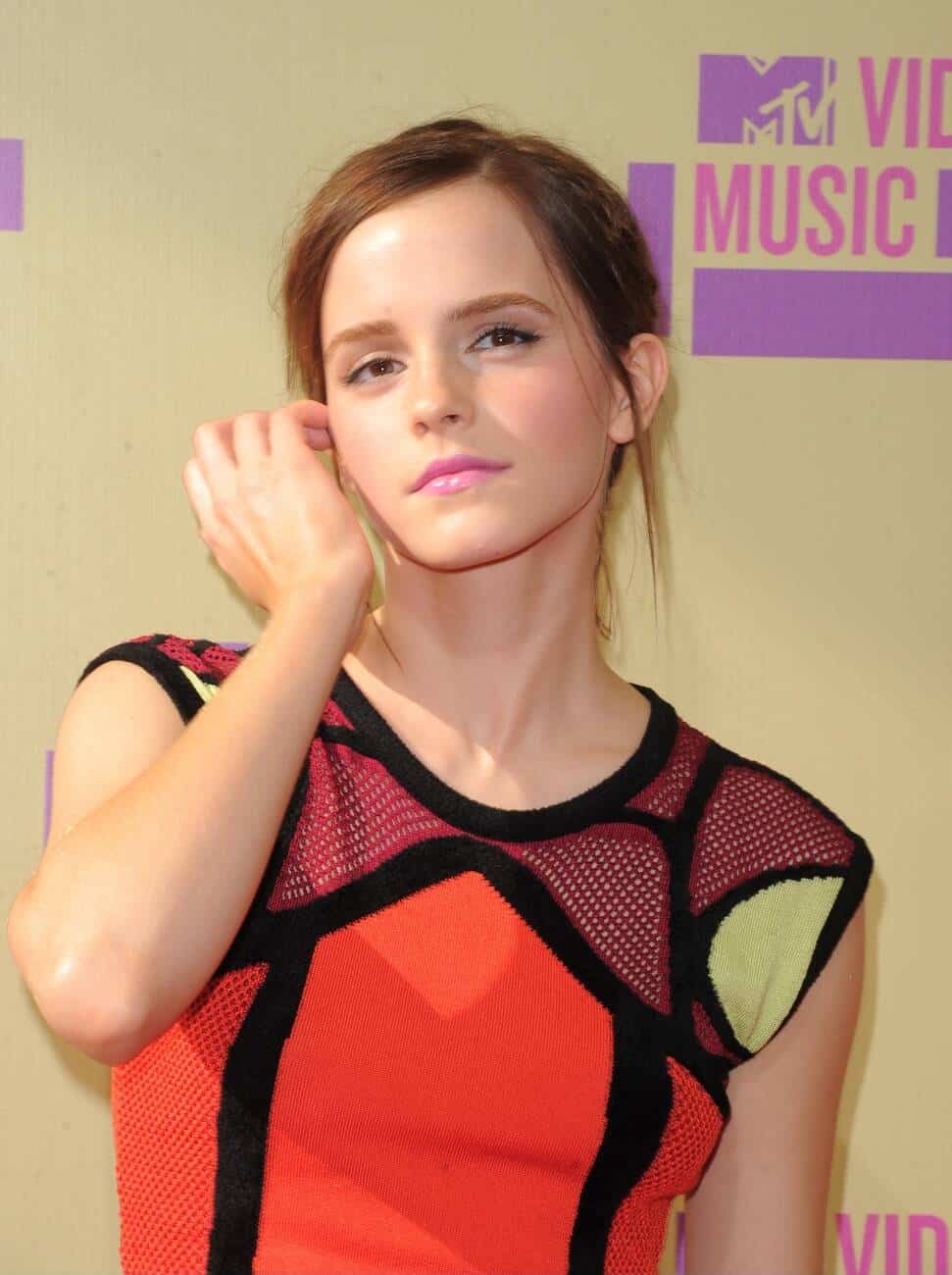 Emma Watson Wore a Colorful Top and Short Skirt at MTV Video Music Awards