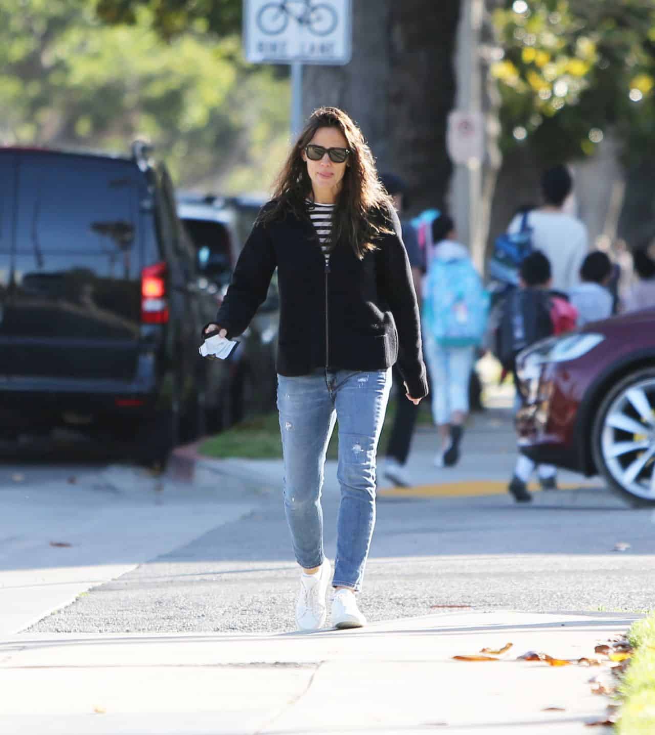 Jennifer Garner Looked Ravishing as she Headed Back from Samuel's School