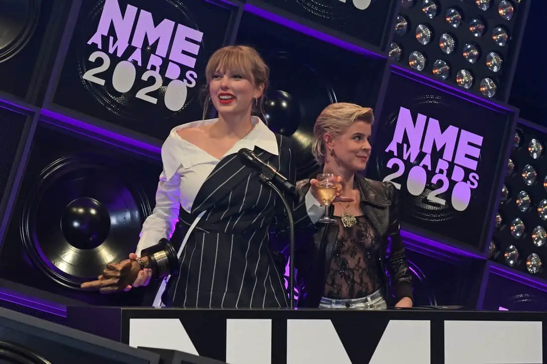Taylor Swift Shines in an Asymmetrical Energetic Outfit at the NME Awards