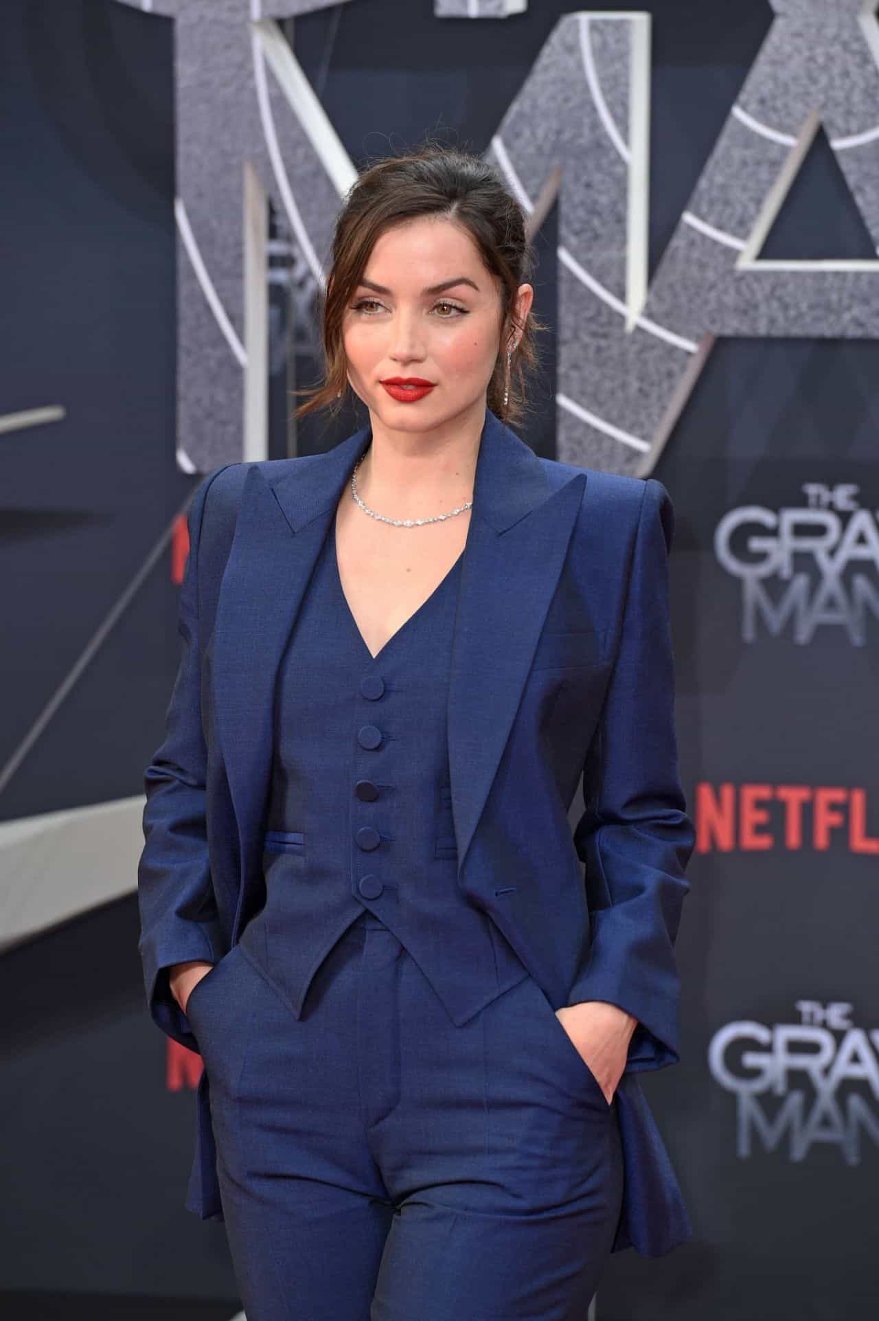 Ana de Armas Shows her CIA Look at "The Gray Man" Premiere in Berlin