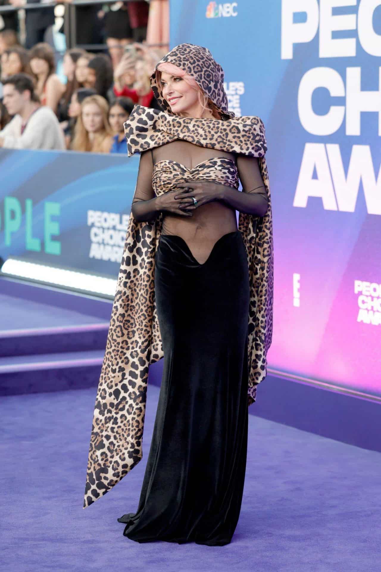 Shania Twain Recreates her 1998 Look at the 2022 People's Choice Awards