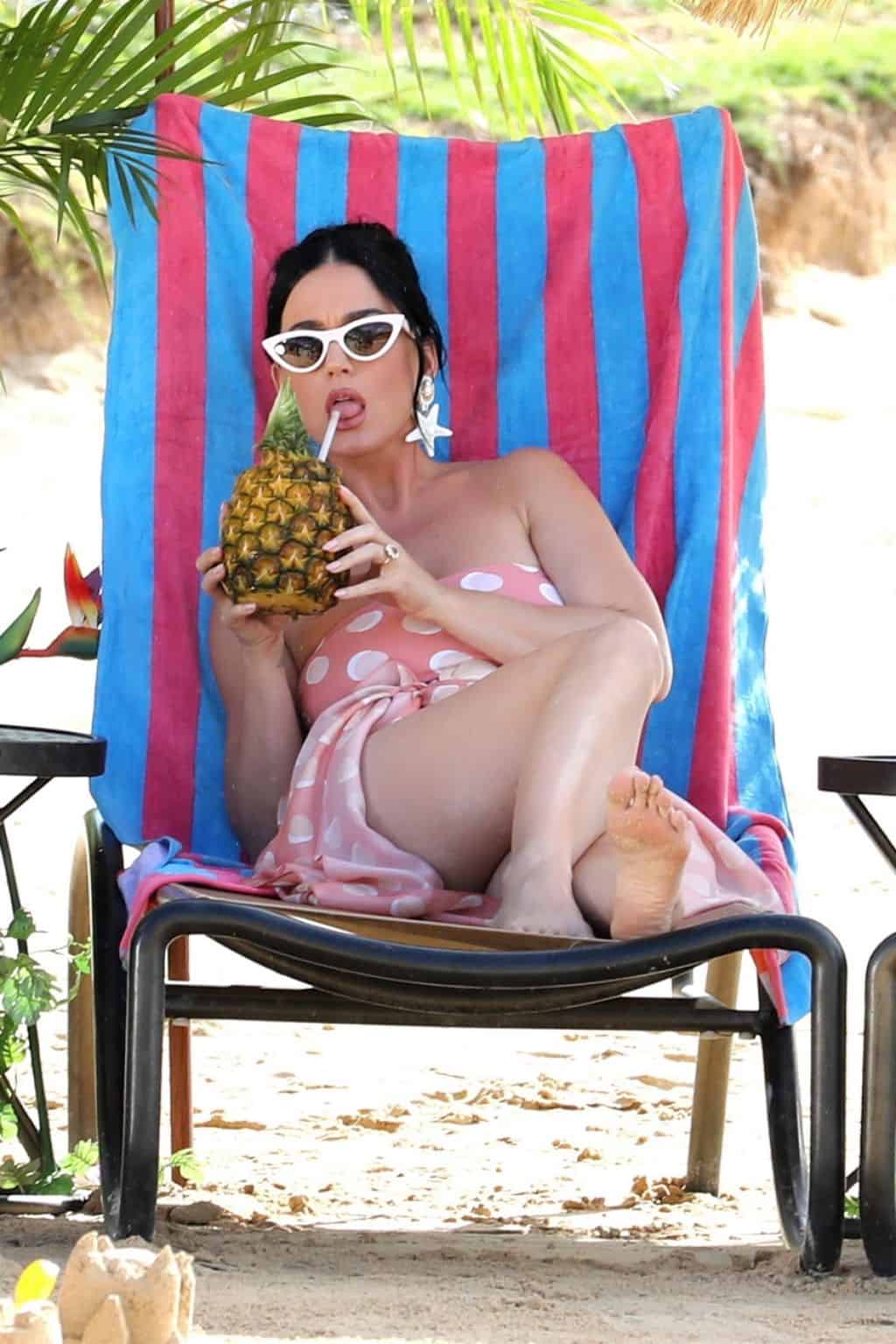 Katy Perry Turns Heads in Swimsuit on American Idol Set in Hawaii