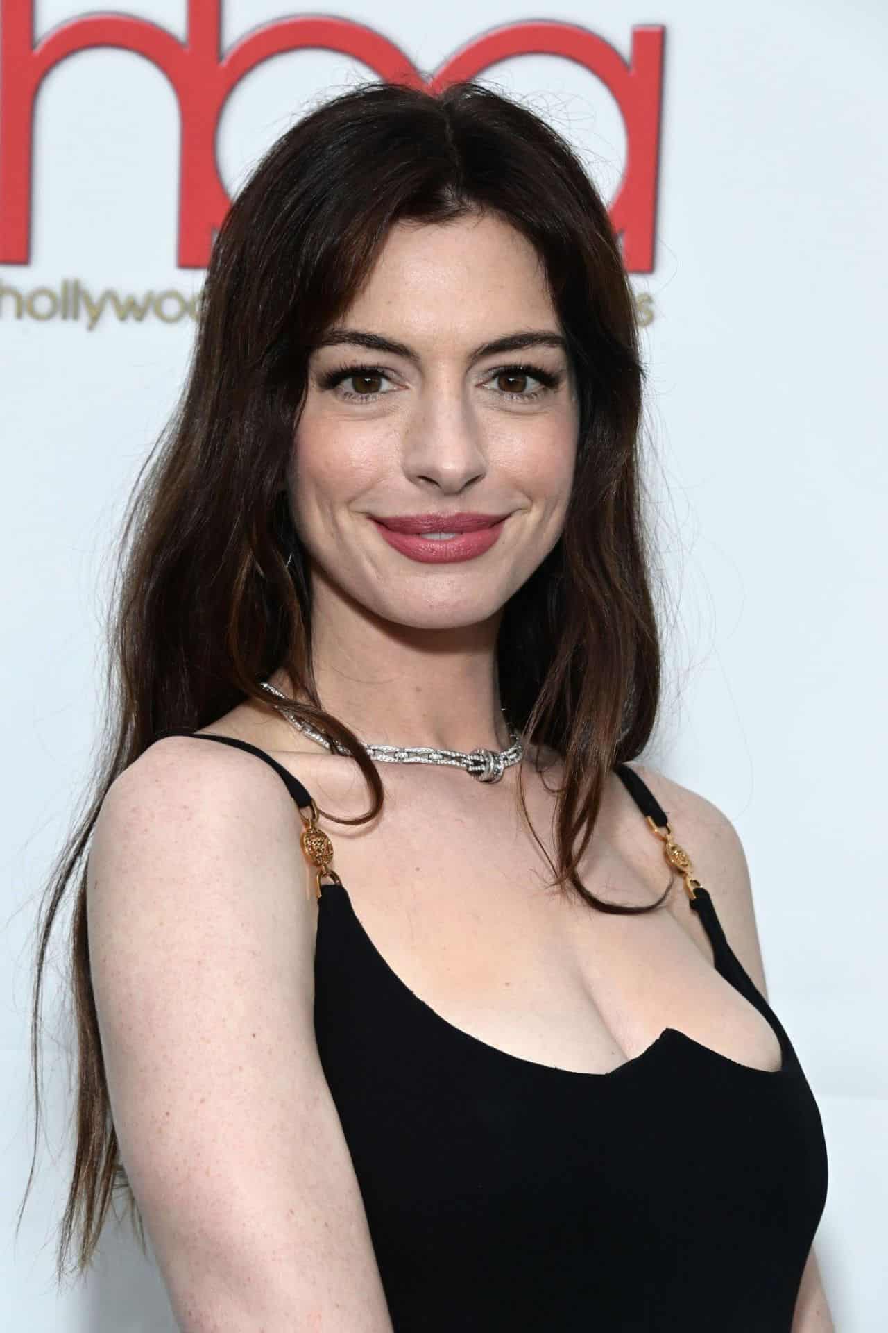 Anne Hathaway Oozes Beauty at the 8th Annual Hollywood Beauty Awards