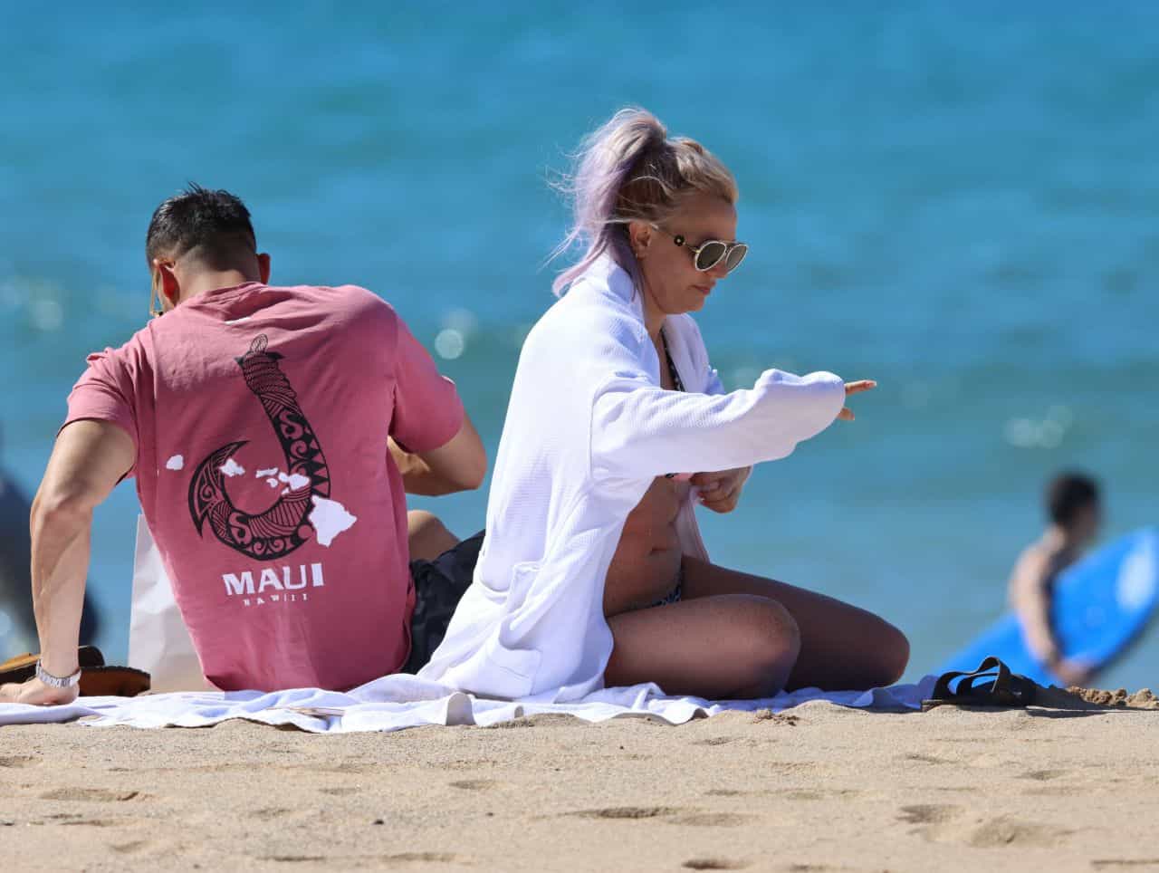 Britney Spears Shows Off Bikini Body in Pink Two-Piece on Hawaii Getaway