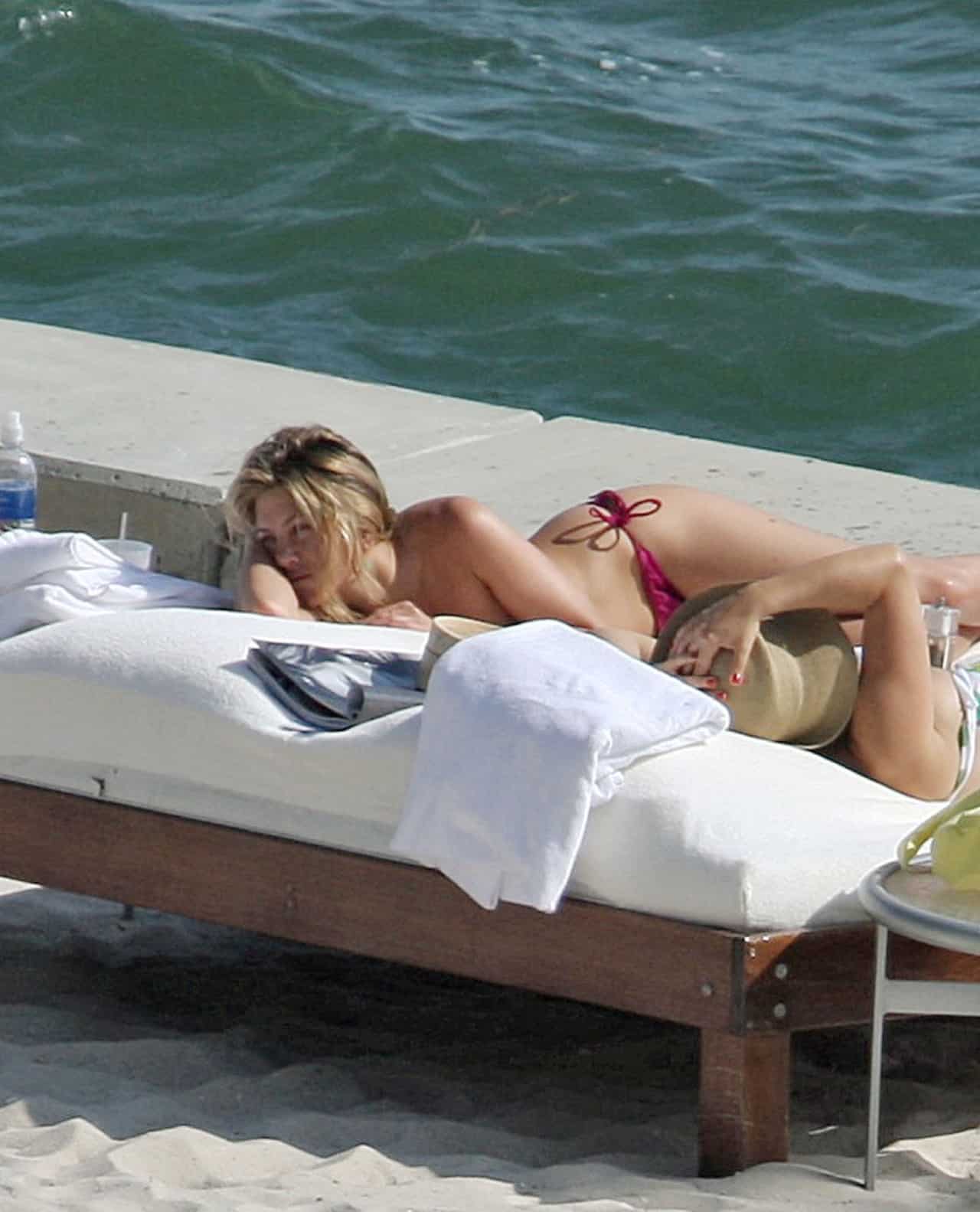 Jennifer Aniston Shows Off Her Figure in a Pink Bikini in Miami