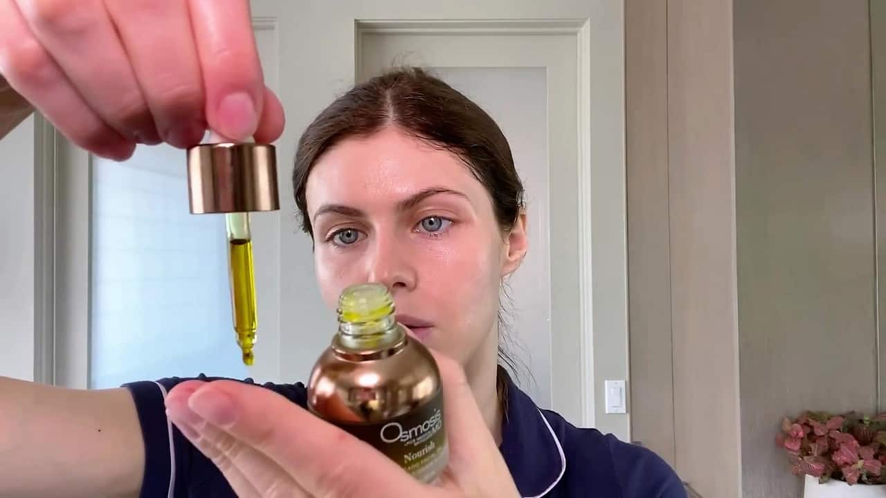 Alexandra Daddario’s Simple Guide to Face Masks and Everyday Makeup