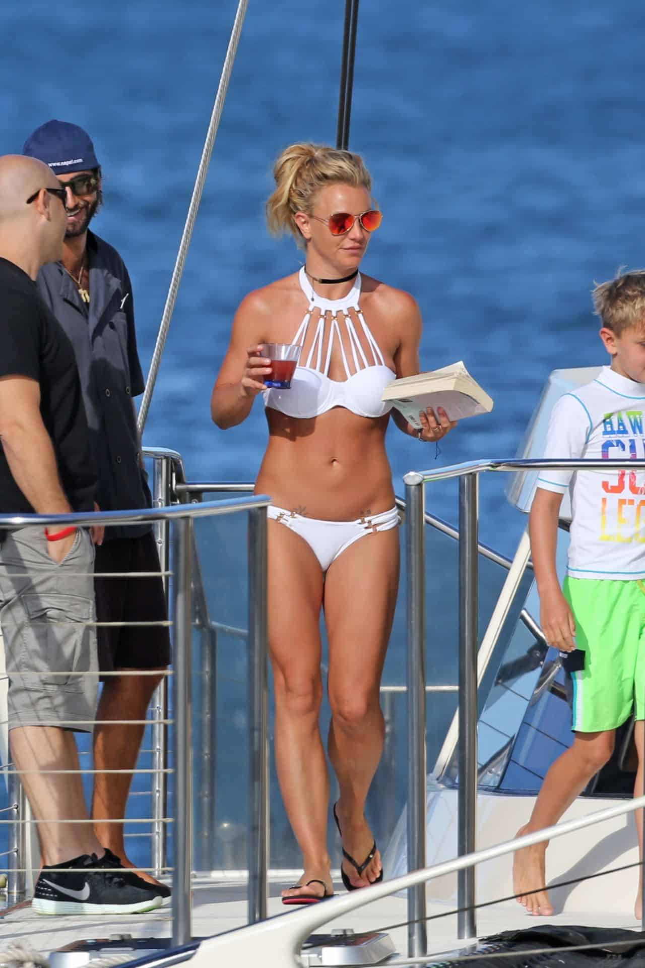 Britney Spears Rocks a White Halter Neck Bikini on a Yacht in Hawaii