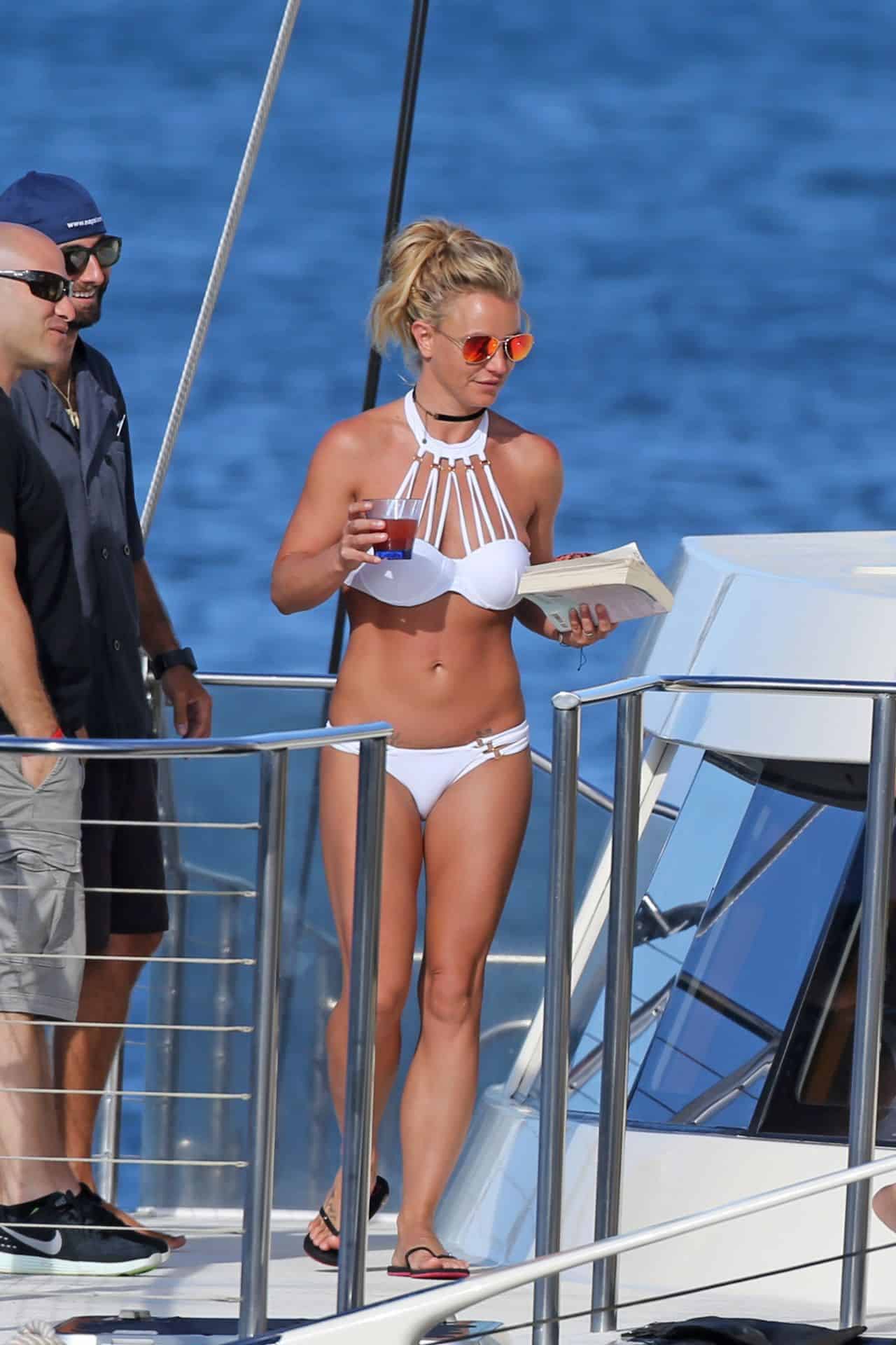 Britney Spears Rocks a White Halter Neck Bikini on a Yacht in Hawaii