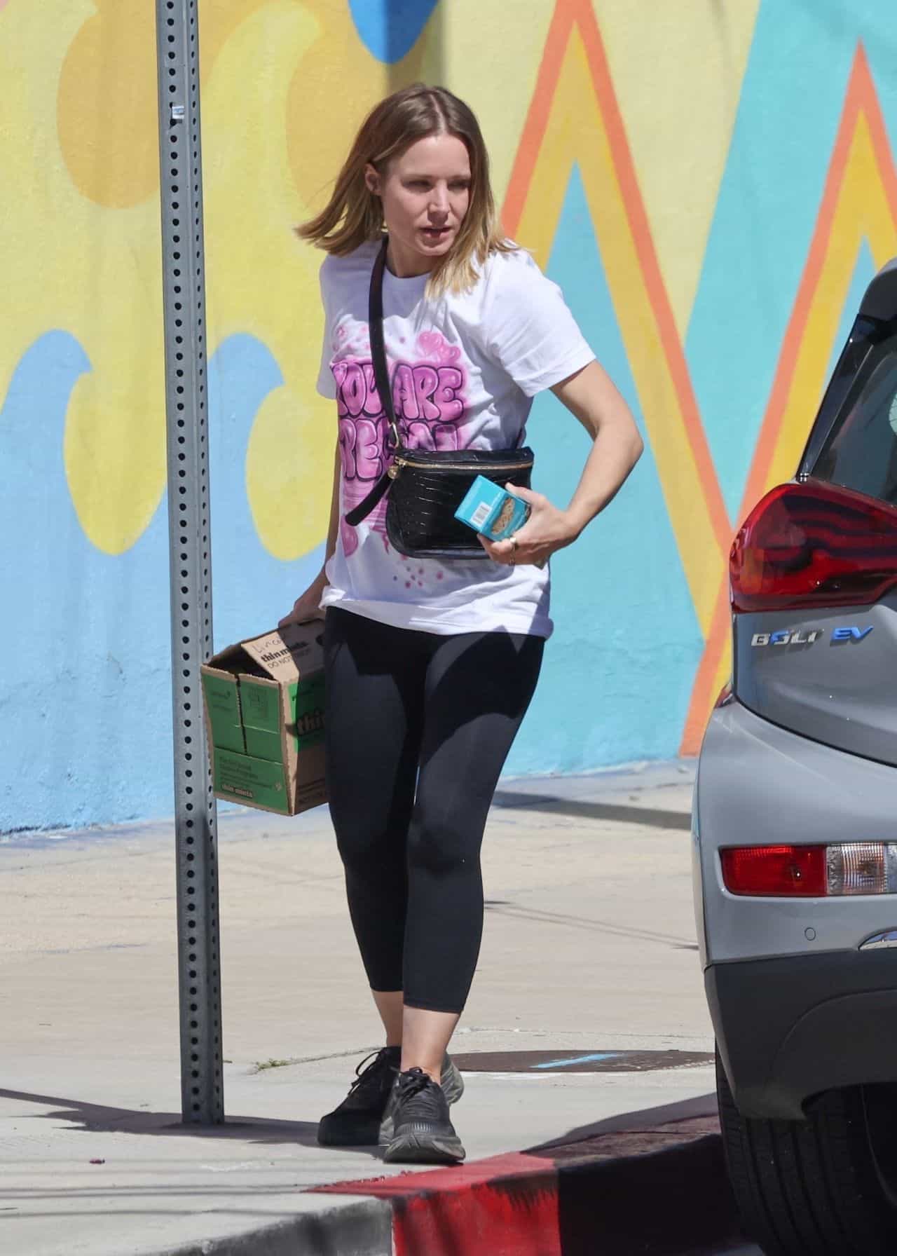 Kristen Bell Shows Off an Effortlessly Casual Style while Shopping in LA