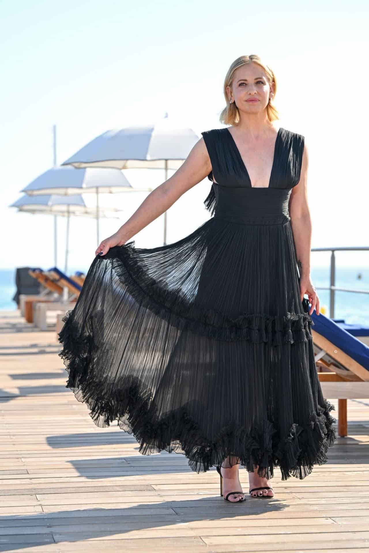 Sarah Michelle Gellar Posing in a Plunging Gown at Canneseries 2023