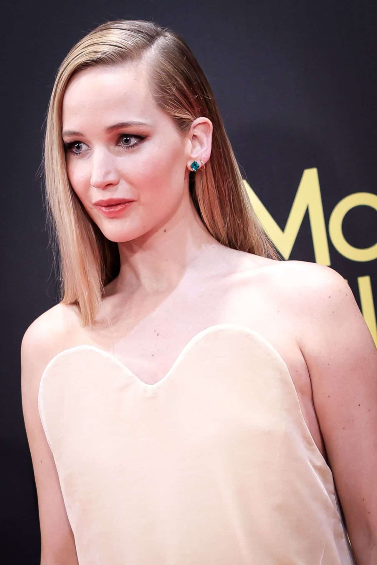 Jennifer Lawrence Radiates Glamour at No Hard Feelings Premiere in Madrid