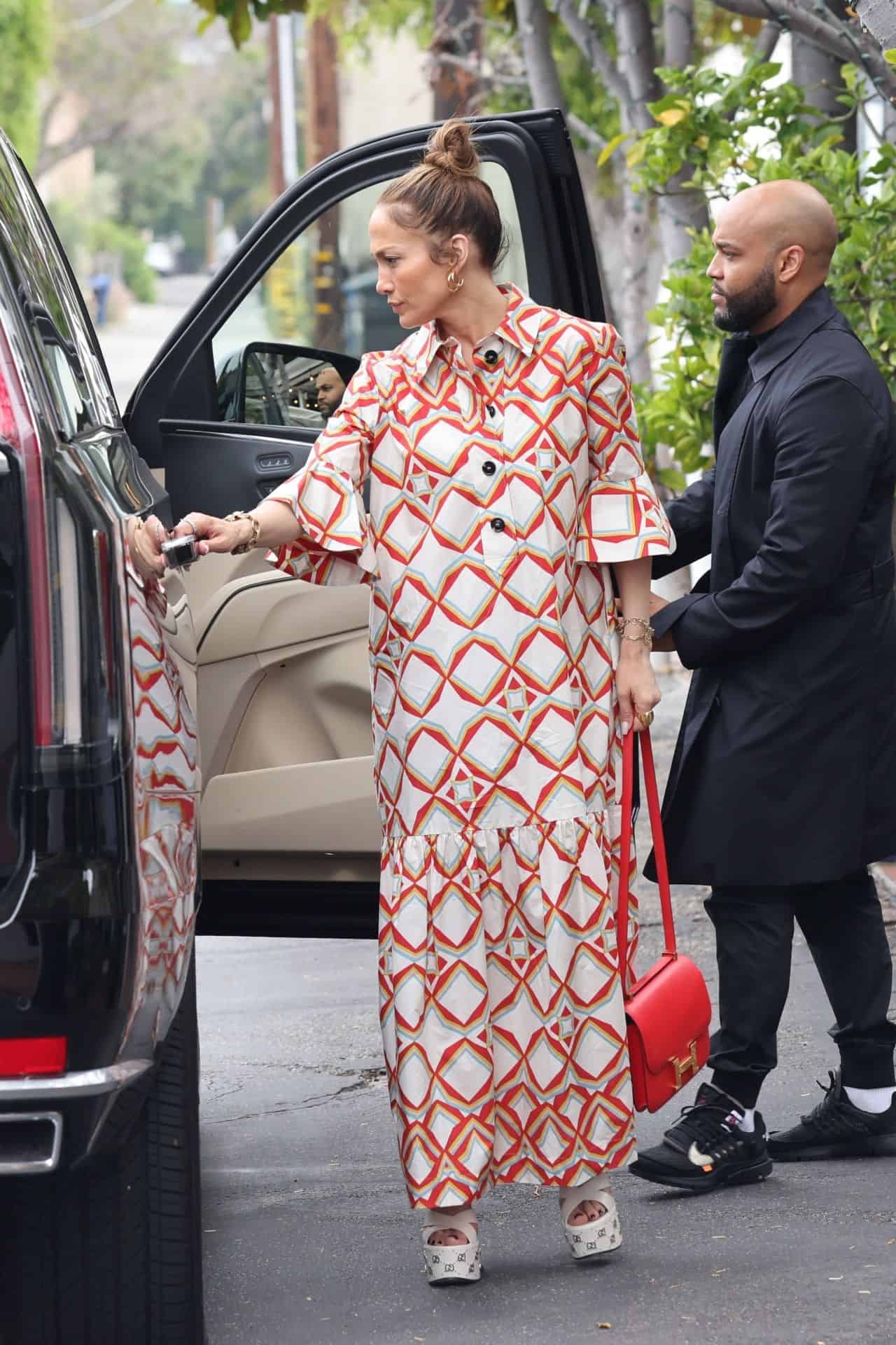 Jennifer Lopez Grabs Attention with a Vibrant and Stylish Outfit in LA