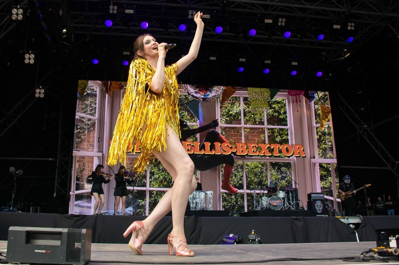 Sophie Ellis-Bextor Made a Spectacle at the Glastonbury Festival