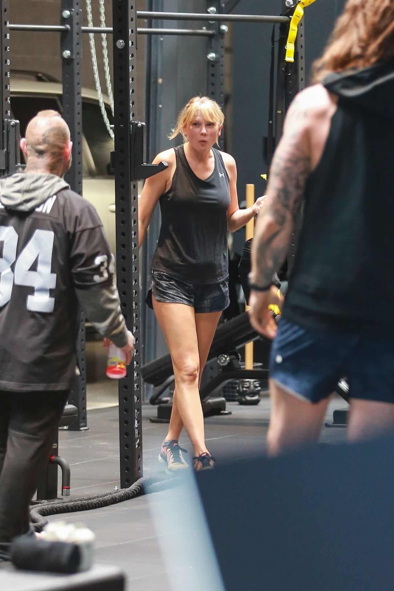 Taylor Swift Radiates Confidence and Style During a Late Night Gym Session