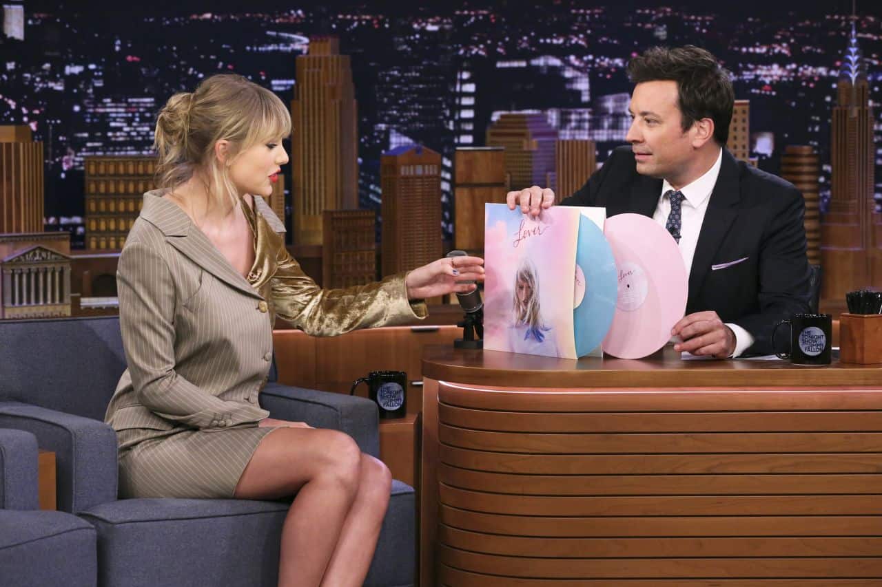 Taylor Swift Shines as a Rock Star on "The Tonight Show"
