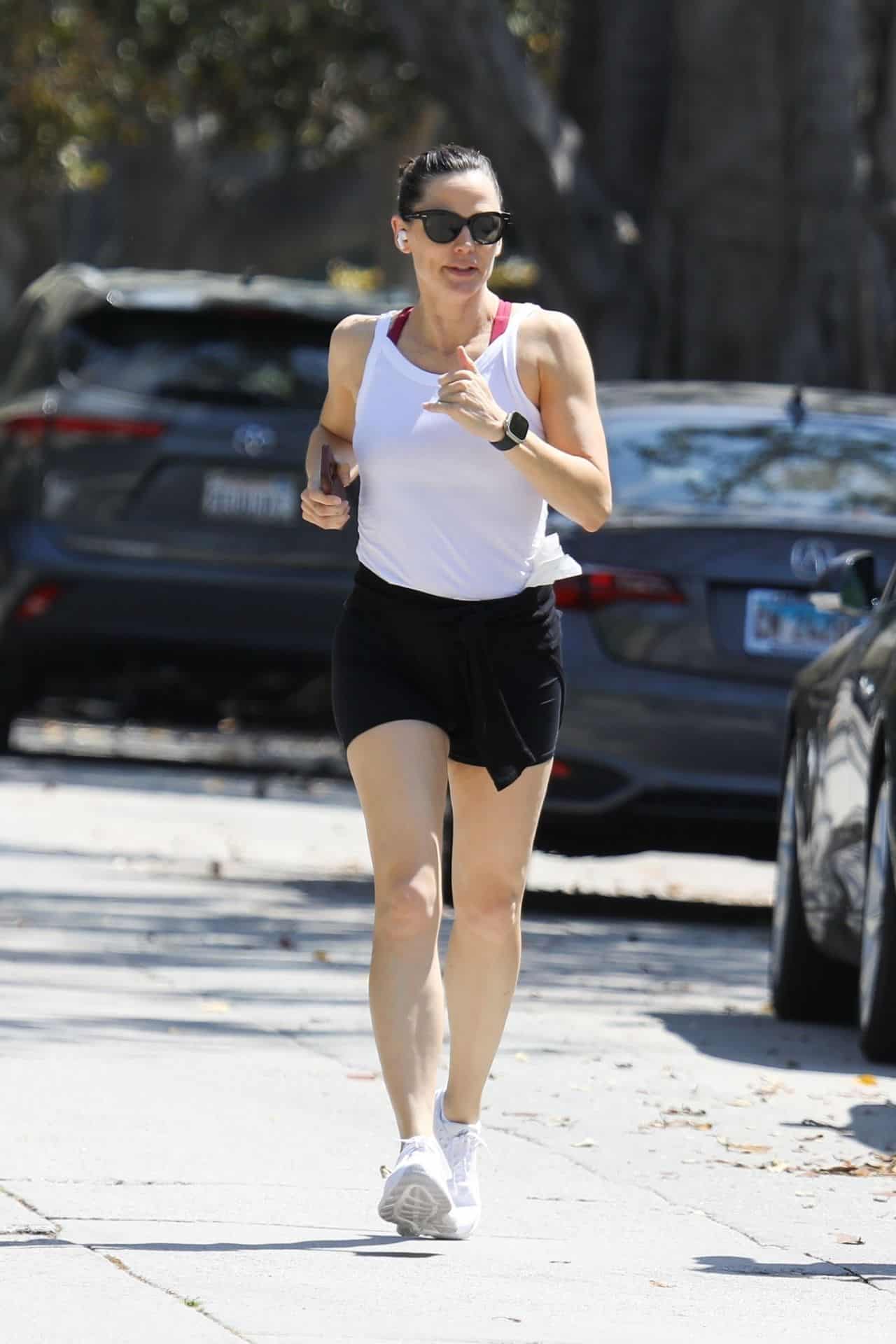 Jennifer Garner Shows Off Her Fit Figure on a Run in LA