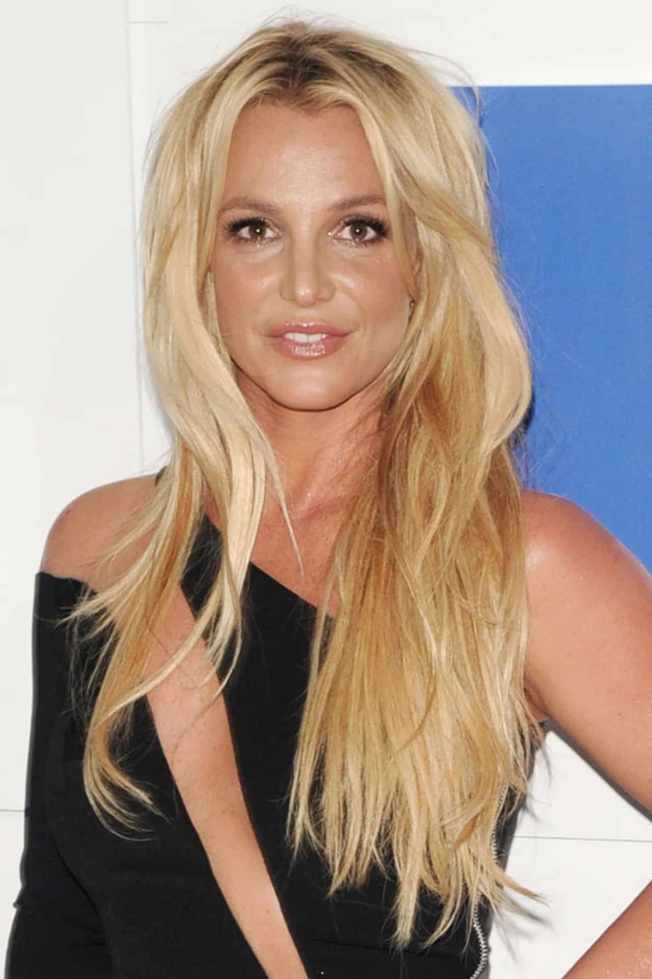 Britney Spears Channels Old Hollywood in Chic LBD at MTV VMAs