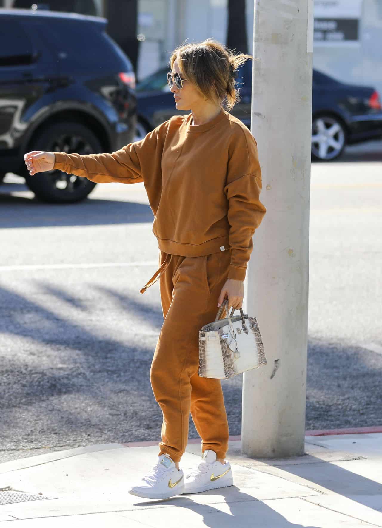 Jennifer Lopez in Comfy Outfit in Shopping for Furniture and Rugs with Daughter Emme