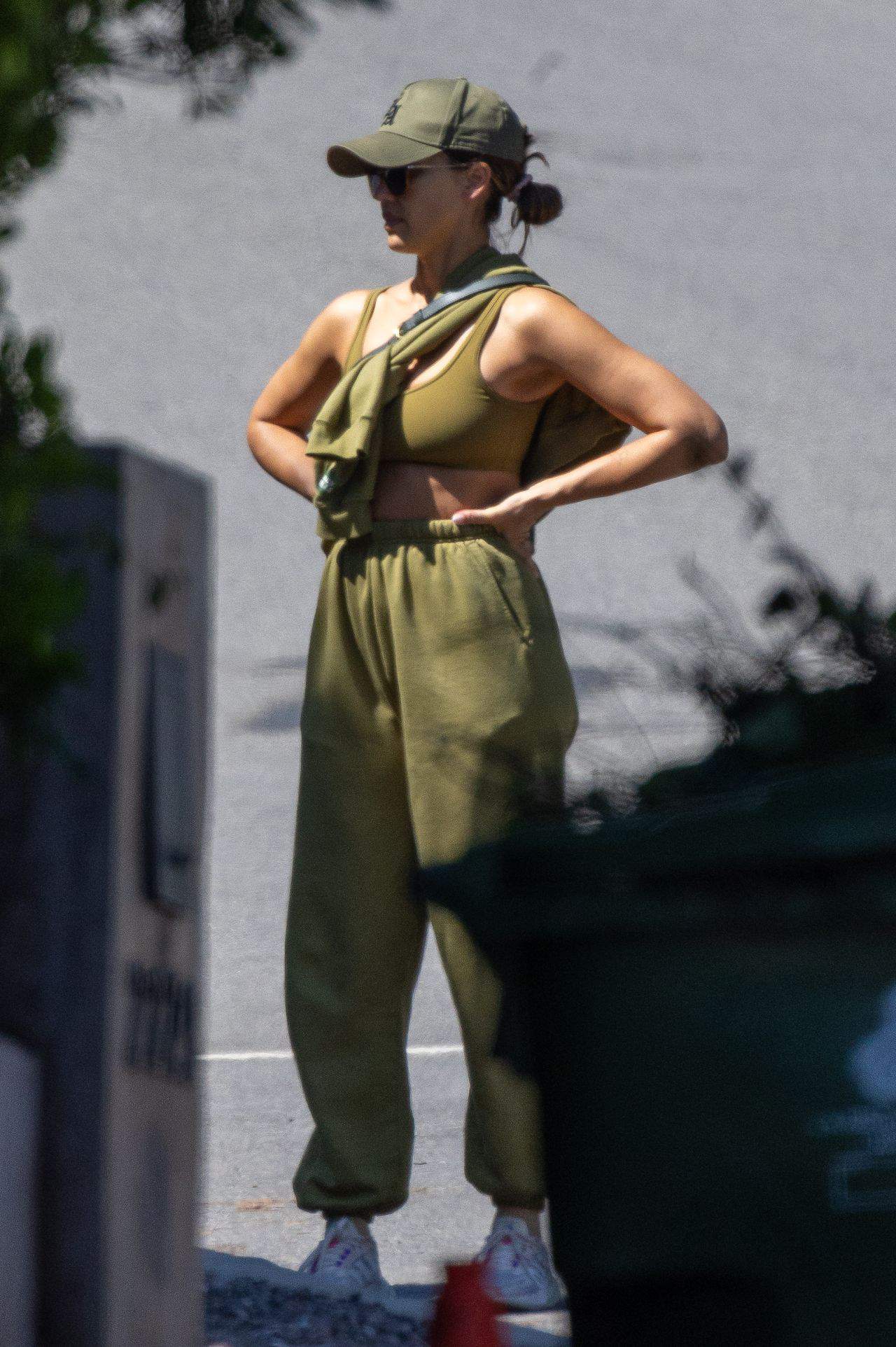 Jessica Alba Sizzles in Green Athletic Wear on a Hike in Los Angeles
