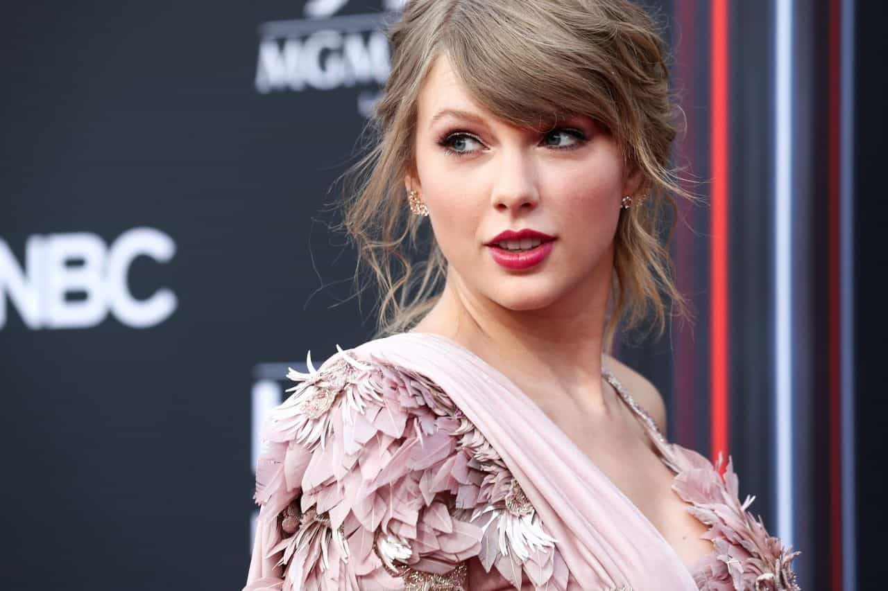 Taylor Swift Stuns in Custom Atelier Versace Gown at Billboard Music Awards
