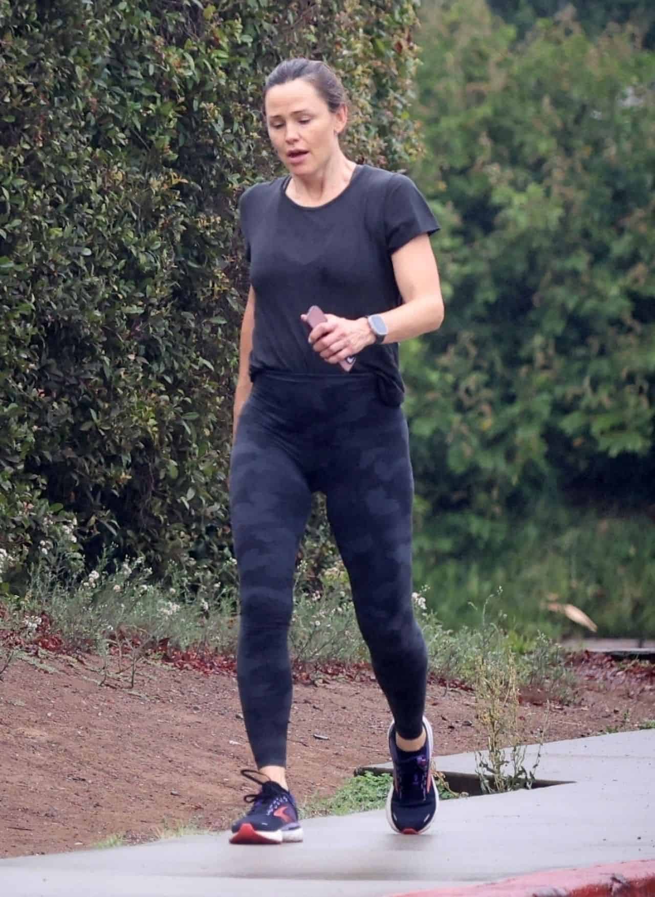 Jennifer Garner Doesn't Let the Rain Stop Her Workout