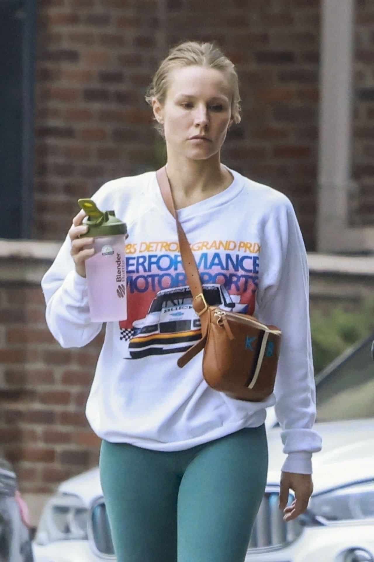 Kristen Bell Shows Off Her Toned Physique in Effortlessly Chic Athleisure