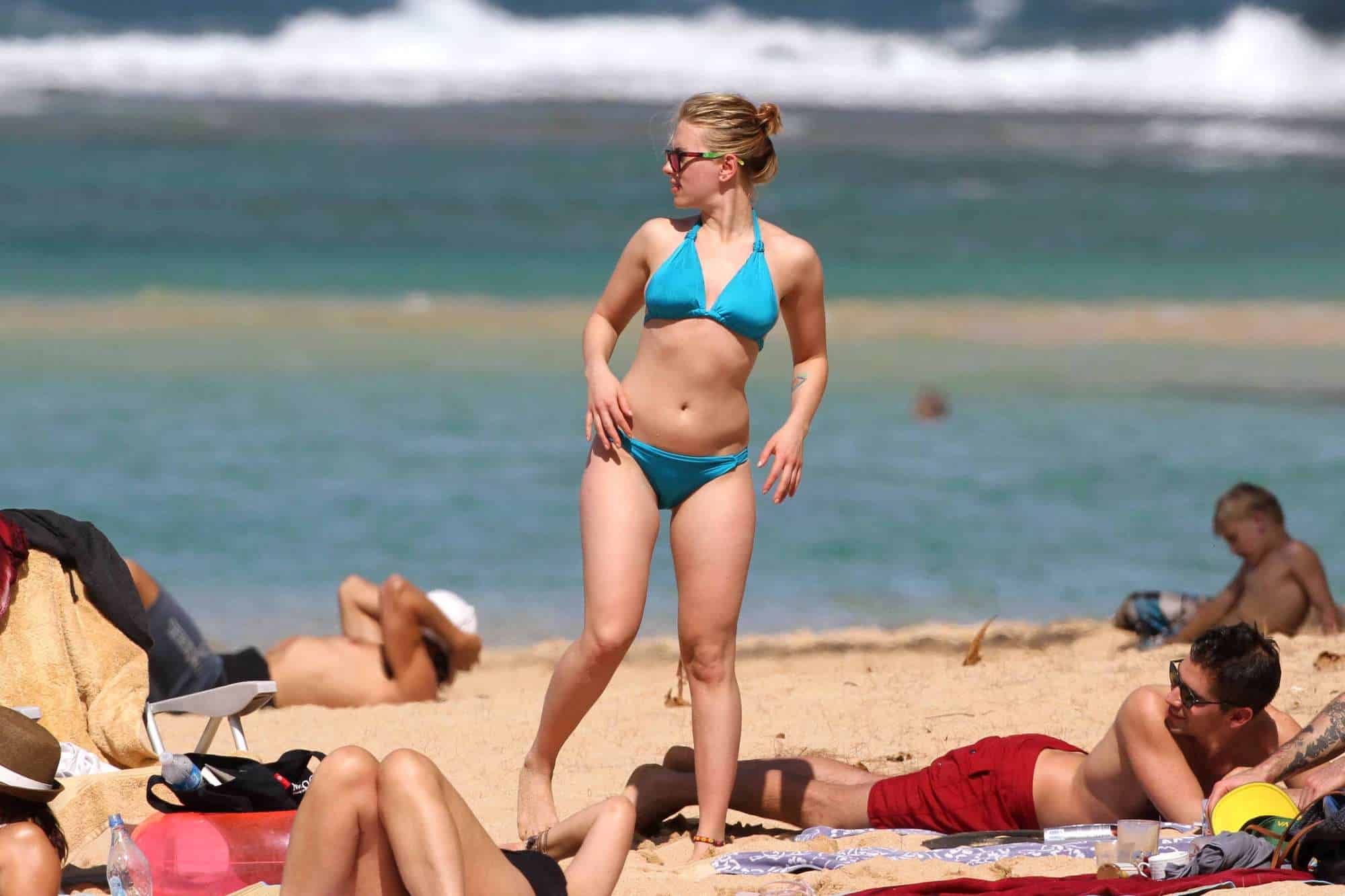 Scarlett Johansson Flaunts Her Figure in Electric Blue Bikini in Hawaii