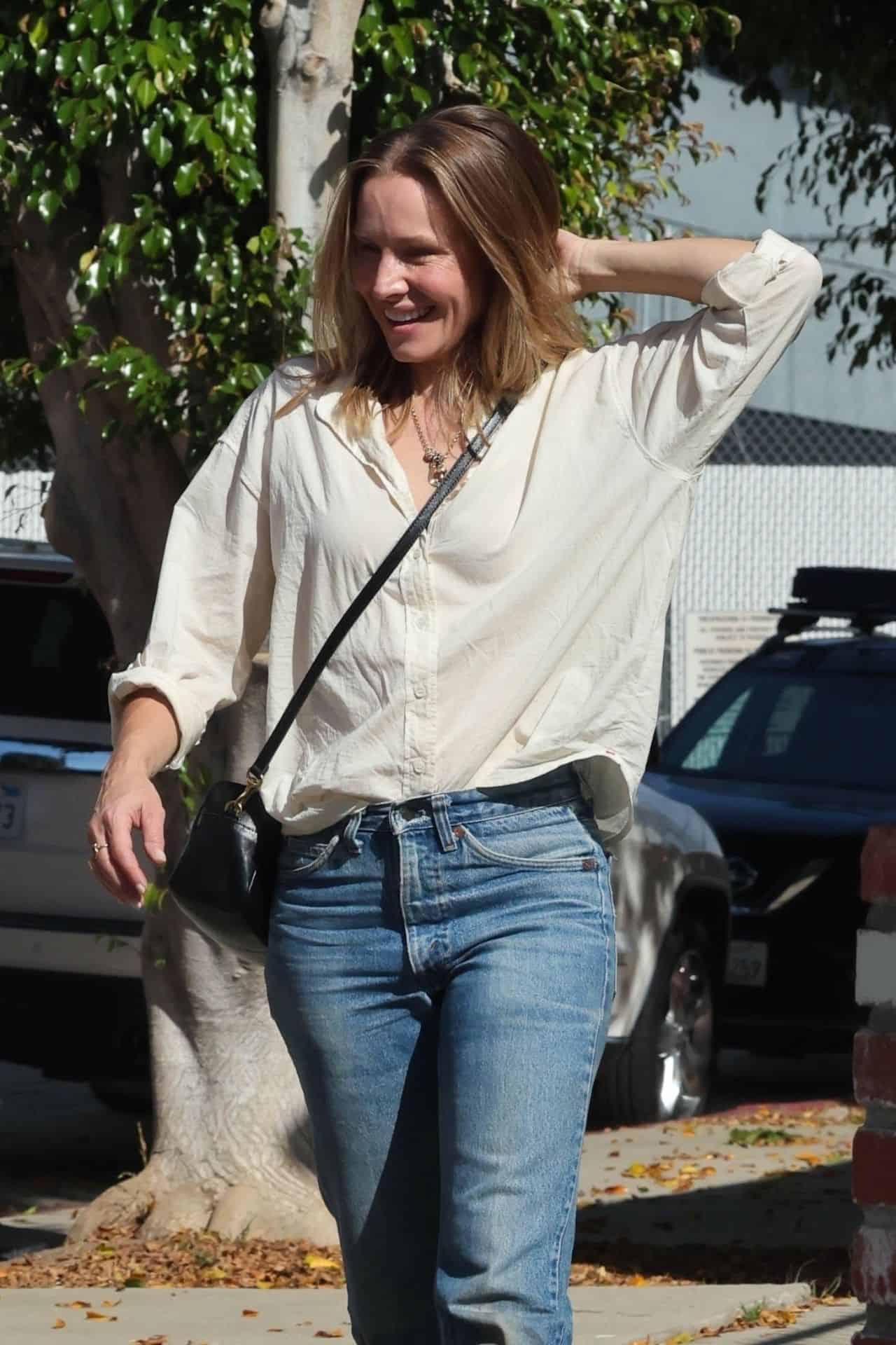 Kristen Bell Showcases LA Chic in Simple Blouse and Rugged Jeans
