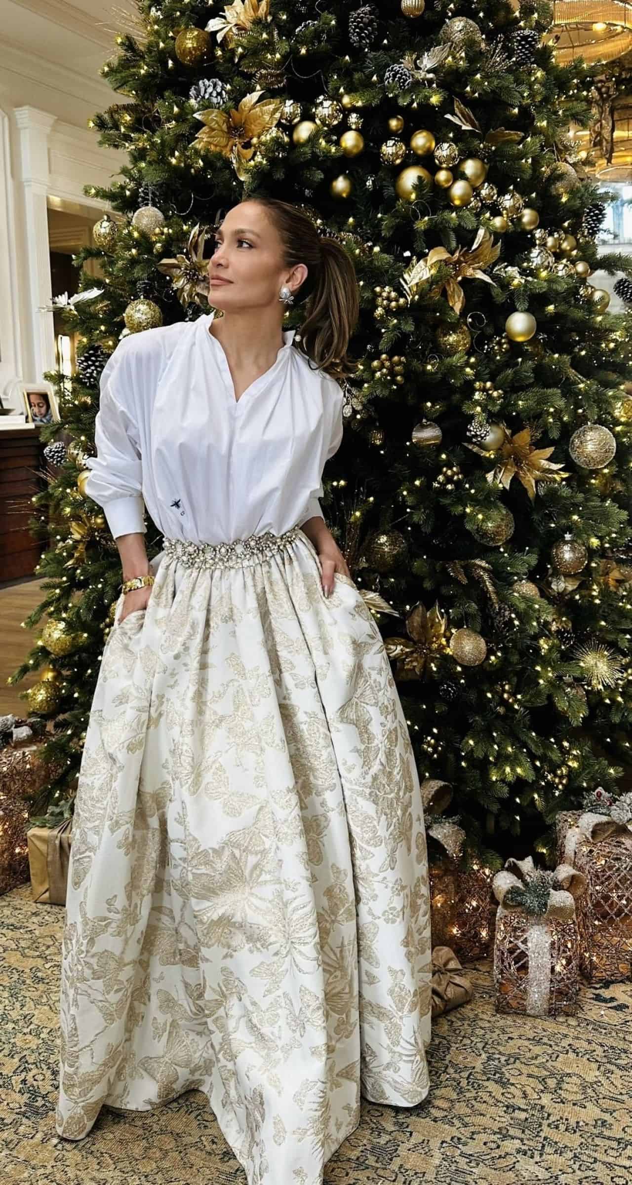 Jennifer Lopez Captivates in Holiday Style Next to a Grand Christmas Tree
