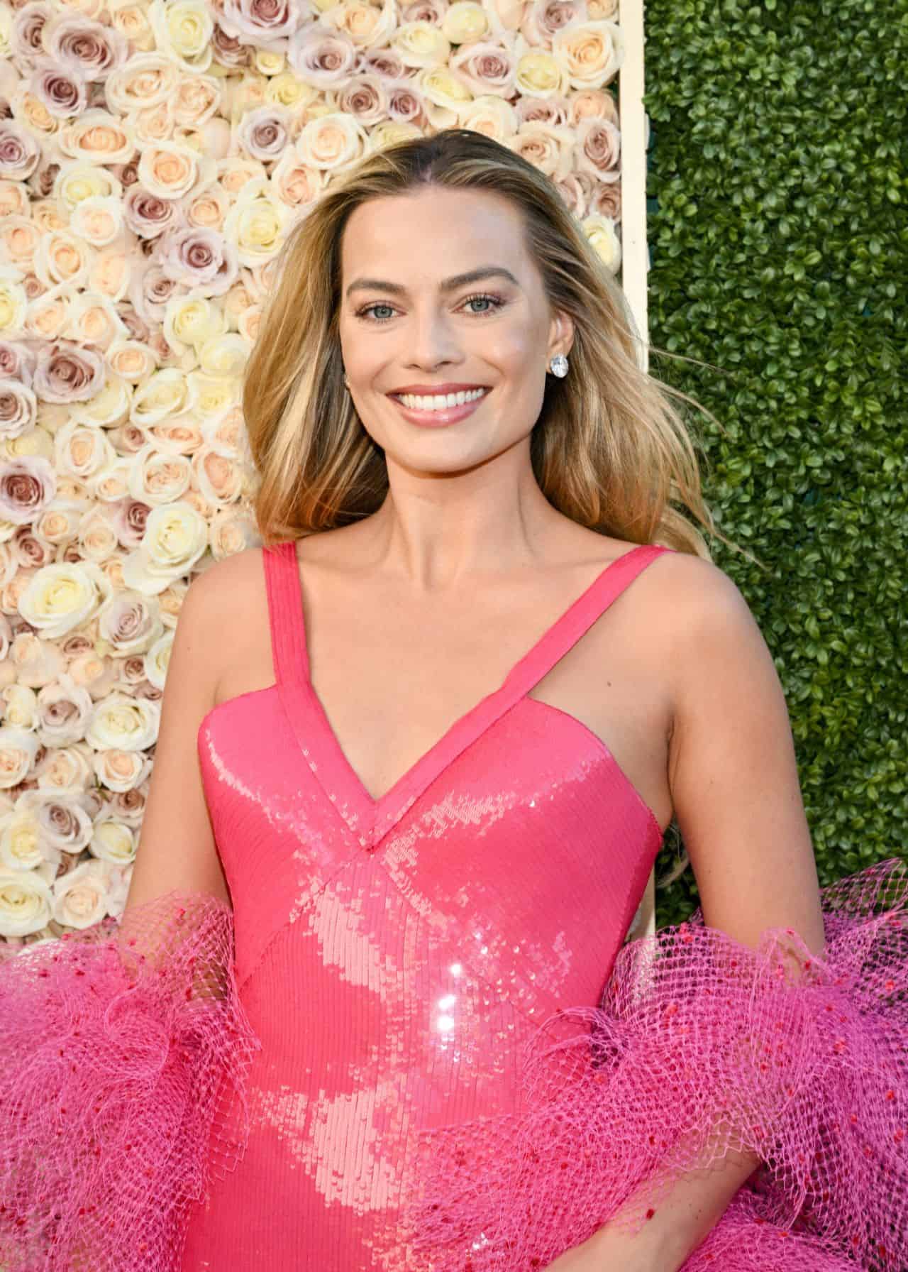 Golden Globe Awards 2024: Margot Robbie Stuns in a Vibrant Pink Gown