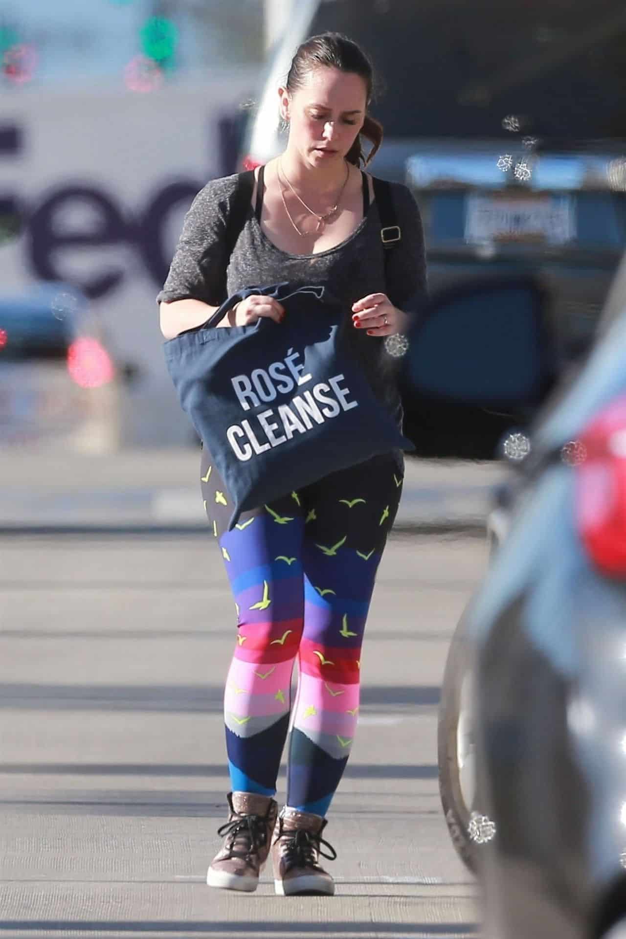 Jennifer Love Hewitt Flaunts Gym-Ready Look in Vibrant Leggings and Gray Top