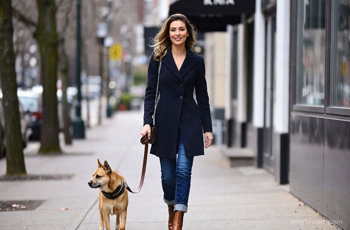 Fashion sketch of Zoey Deutch in a long wool coat and scarf walking on a snowy NYC street
